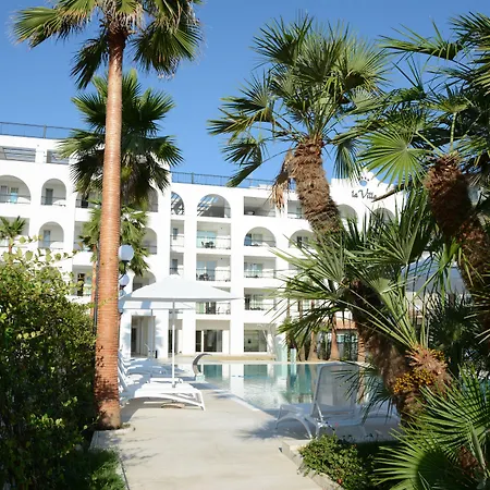 La Aparthotel 4*