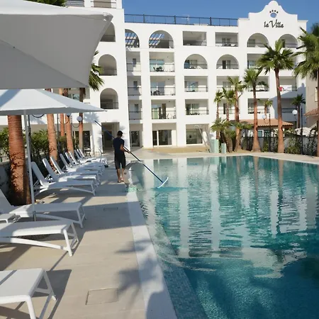 La Aparthotel 4*