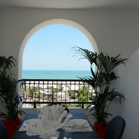 La Aparthotel 4*