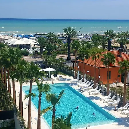 Aparthotel La 4*