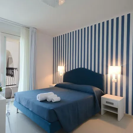 Aparthotel La 4*