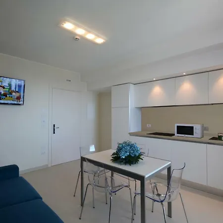 Aparthotel La 4*