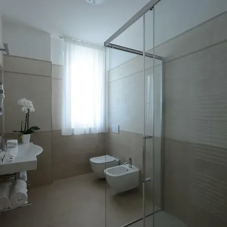 La Aparthotel 4*