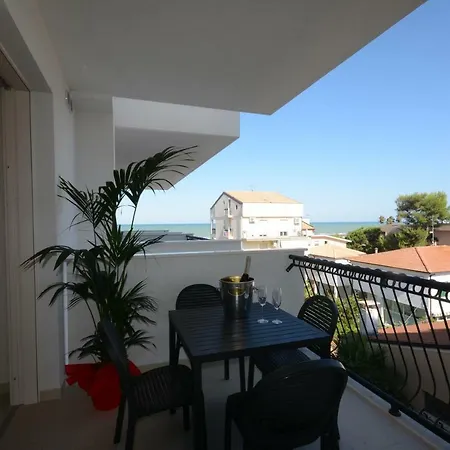 La Aparthotel 4*